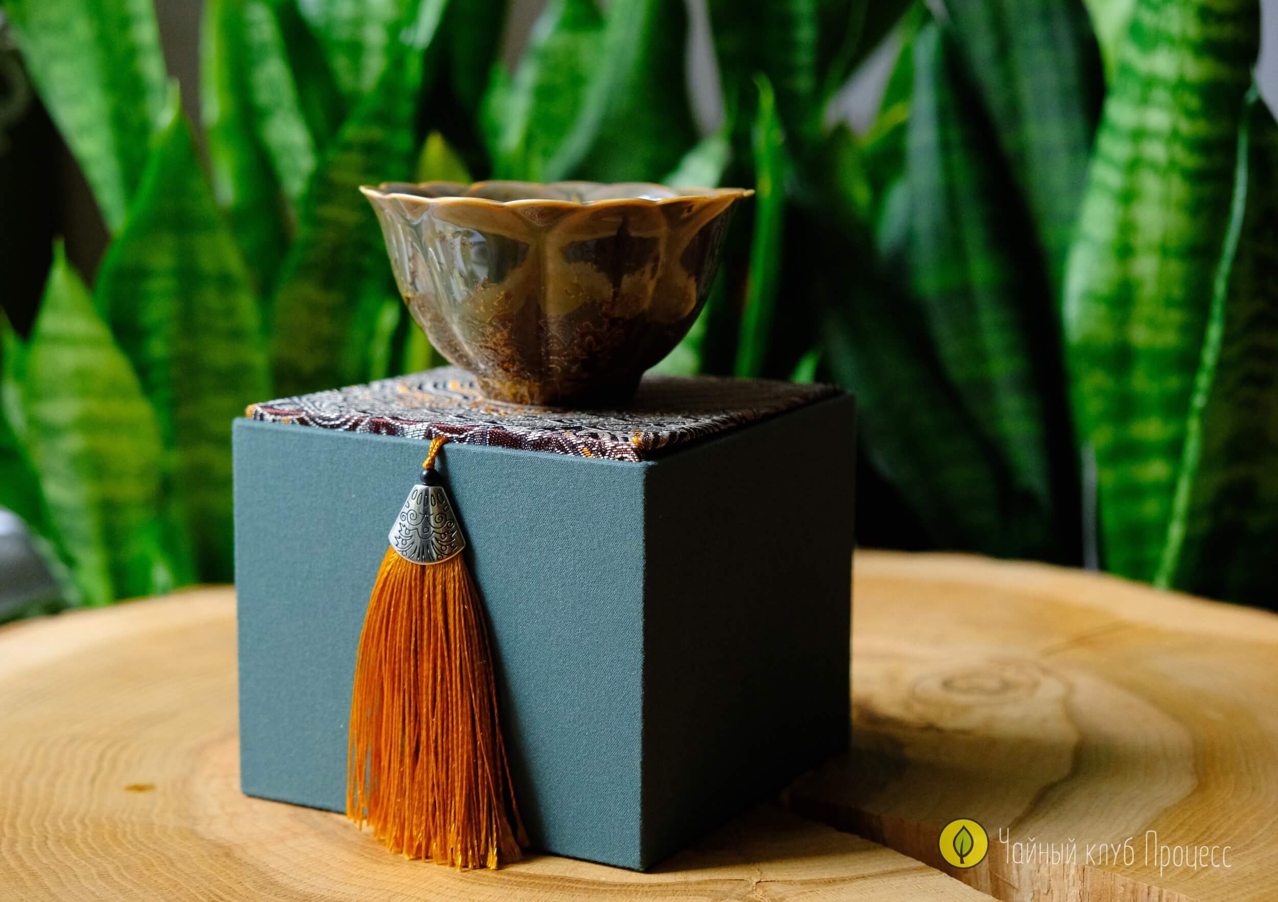  Пиала «Золотые лепестки» 110 мл — глазурь яо-бянь, подарочная коробка