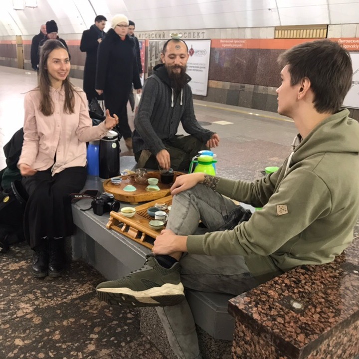 Чайная церемония в метро. С каким трудностями столкнулись
