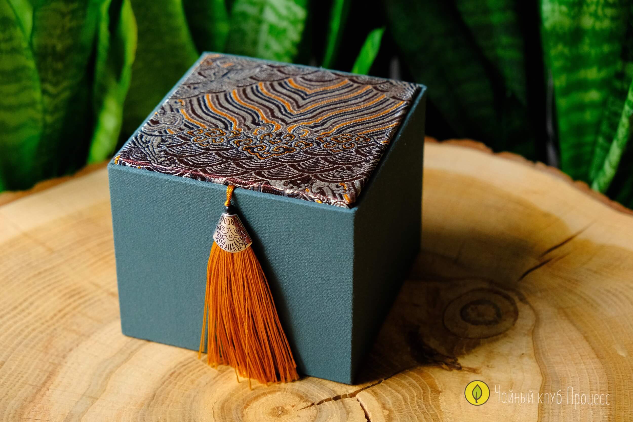  Пиала «Золотые лепестки» 110 мл — глазурь яо-бянь, подарочная коробка