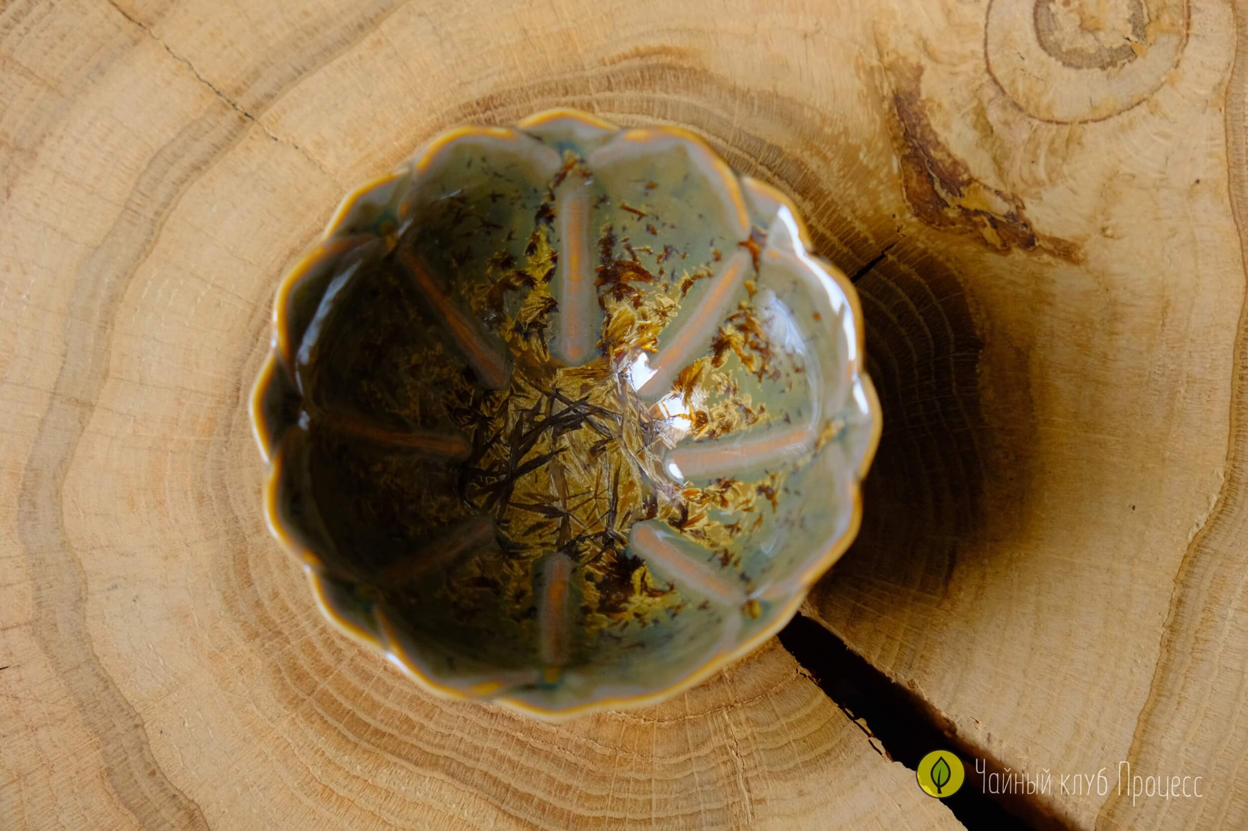  Пиала «Золотые лепестки» 110 мл — глазурь яо-бянь, подарочная коробка