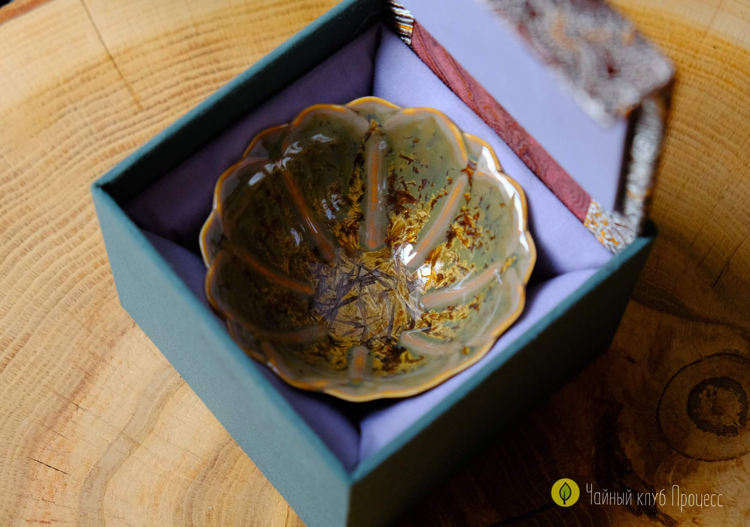  Пиала «Золотые лепестки» 110 мл — глазурь яо-бянь, подарочная коробка