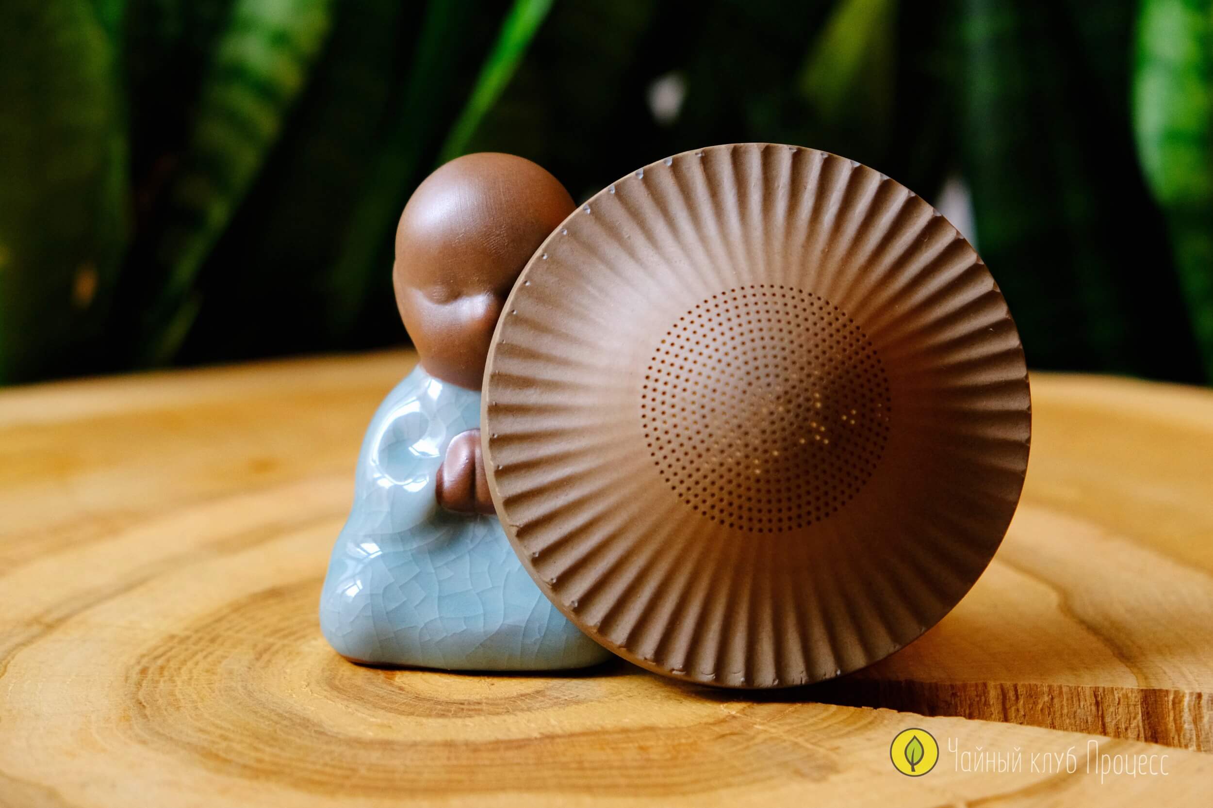 Фигурка-сито «Монах в шляпе»