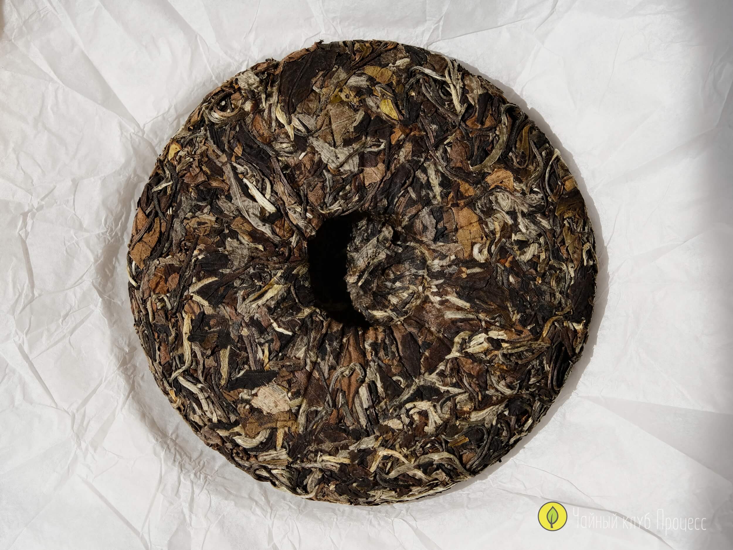 Полоса: фактура прессованного белого чая