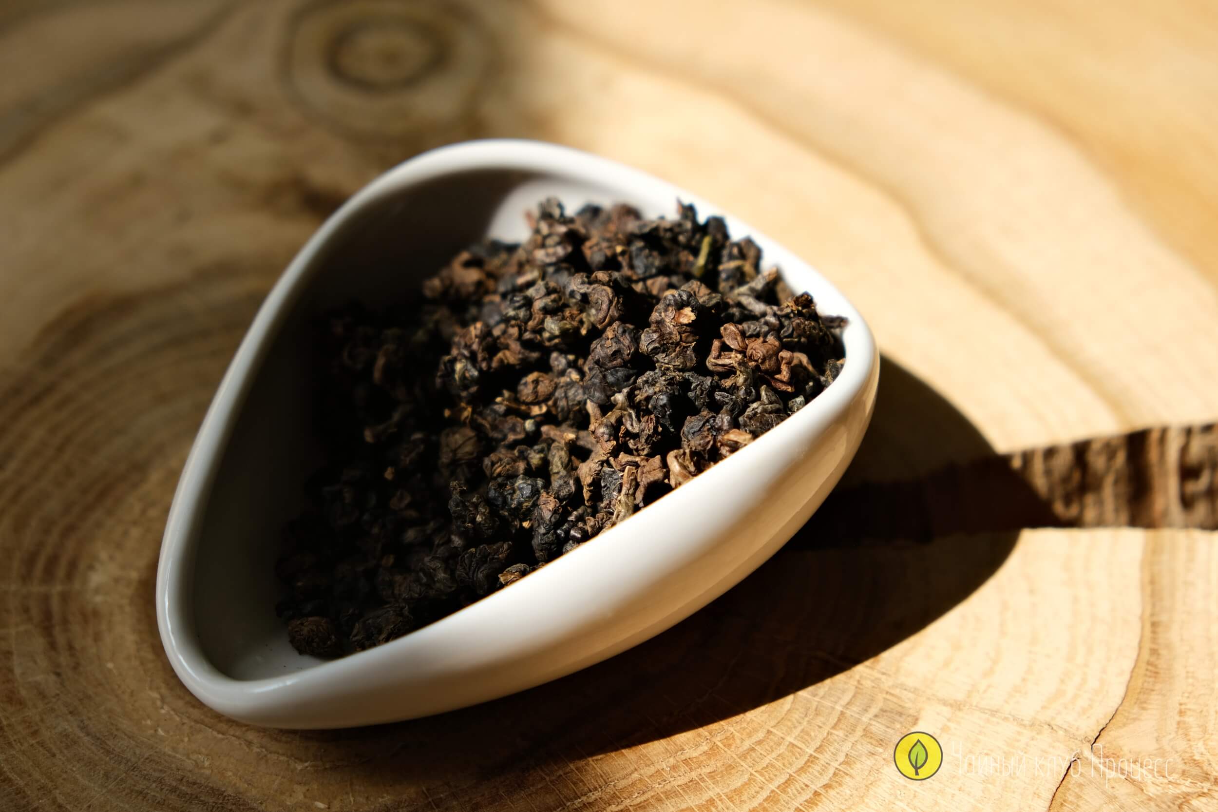 Габа чай: сухой лист крупным планом (макро)