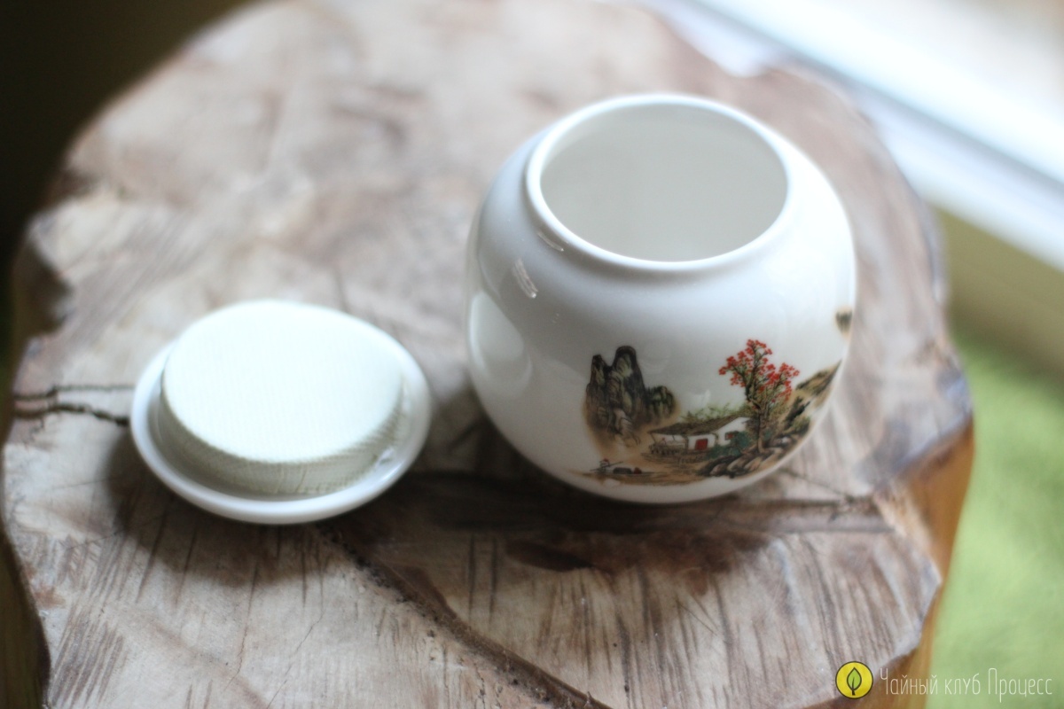 Керамическая чайница с крышкой