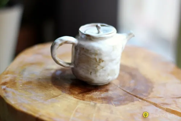 Чайник белый ручной работы